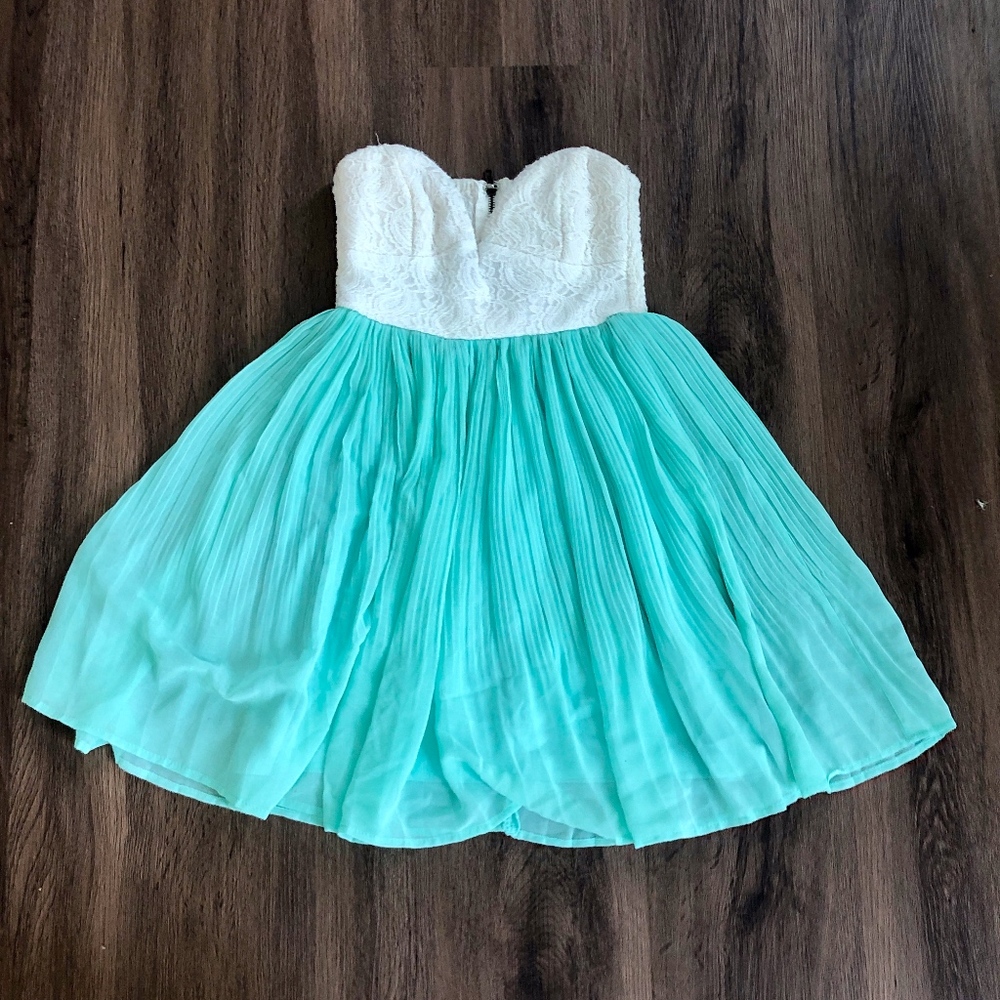 Strapless sweetheart neck dress